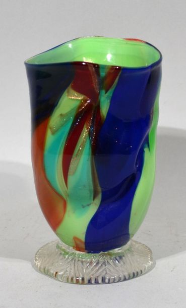 null GITO DEL MAESTRO? (XXth)
Vase in polychrome glass in the taste of murano signed.
Height:...