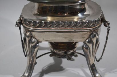 null Samovar en argent massif (800/1000) reposant sur un socle quadripode à enroulements,...