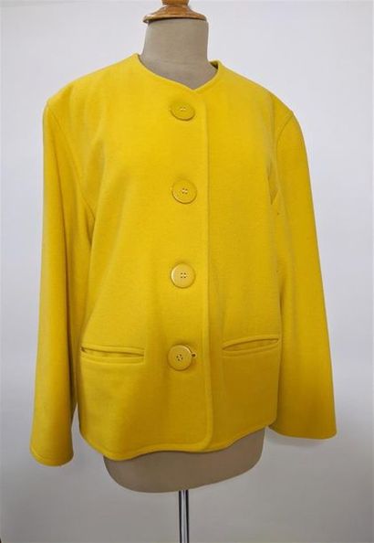 null GEORGES RECH
Loose yellow wool jacket (T40) and its scarf