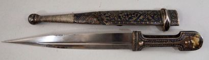 null Lot including: 
- Kinjal (Caucasus)
Dagger with handle enhanced with finely...