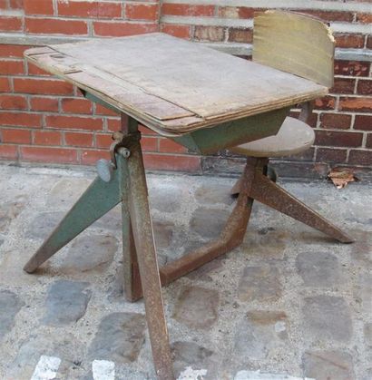 null In the taste of JEAN PROUVE (1901-1984) 
Children's desk in green lacquered...