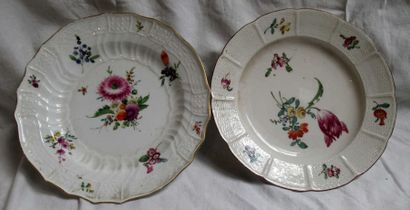 null CALSBOURG - Assiette en porcelaine à décor peint à la main d'une tulipe et de...