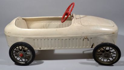 null MG (Morellet Guérineau)

White painted metal pedal child's racing car with red...