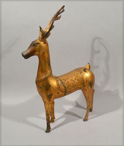 null Bronze stag with golden patina.

Probably Indian work.

(Some lacks in the gilding)

Height:...