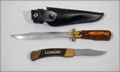 null Set including a LEOPARD pocket knife and a hunting dagger with wooden handle...