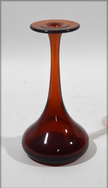 null SOLIFLORE VASE in orange smoked blown glass.

20th century.

Height : 21 cm