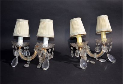 null Chandelier with five light arms

A pair of sconces of the same model is att...