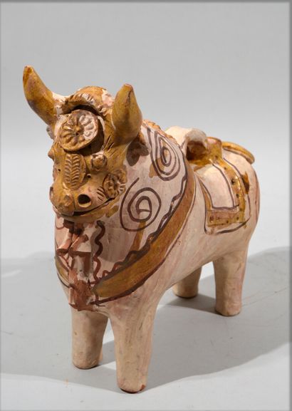 null PERU

Pucara bull in terracotta with polychrome decoration. 

(Accidents ahead)

24...