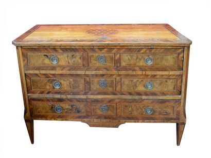 null Veneered wood COMMODE inlaid on all sides with flower decoration on the top,...