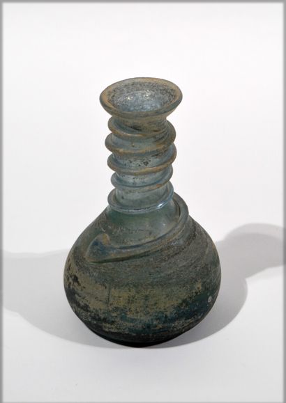 null BALSAMARY in bluish glass with decoration on the spiral net neck.

Roman work.

Height...