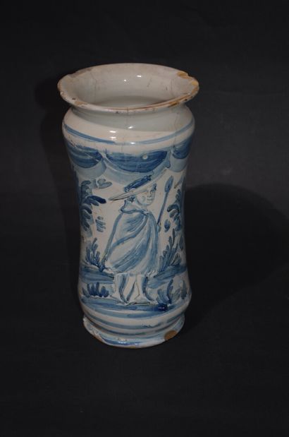 null ALBARELLO in enamelled earthenware with decoration of a pilgrim in blue.

18th...