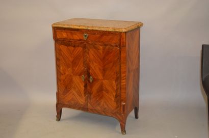 null SMALL BUFFET in rosewood veneer opening to a drawer and a two-door leaf. Gilded...