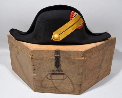 null E. BARTHELEMY in Lyon

Black felt bicorne from the military medical service...