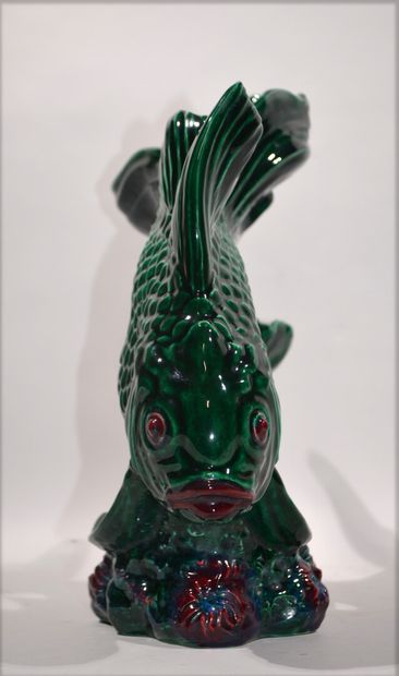 null Santiago Rodriguez BONOME (1901-1995)

"Fighting Fish" 

Green and red glazed...