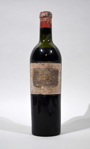 null 1 Bottle of CHATEAU LAFITE ROTHSCHILD 1940

Stained label

Damaged cap

Shoulder...