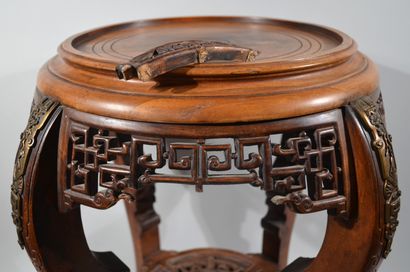 null Gabriel VIARDOT (1830-1906)

Moulded, carved and stained wood saddle.

The four...