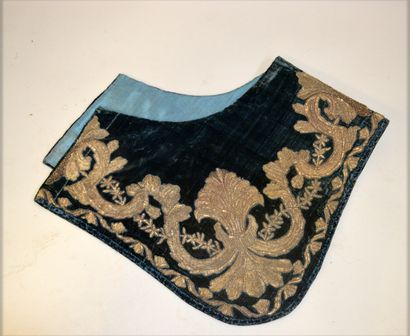 null Saddle set in blue velvet decorated with cannetilles and silver embroidered...