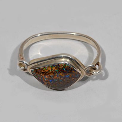 null BRACELET in silver 925/1000e decorated with an important boulder opal in cabochon.

Art...