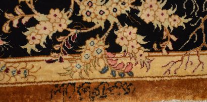 null IRAN, Ghoum

Hand-knotted silk carpet with floral decoration in a rectangular...