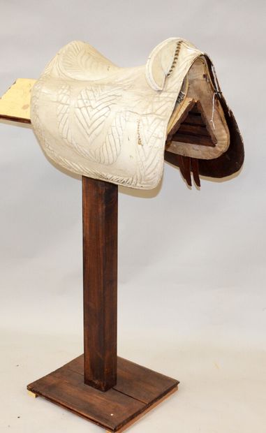 null RASE SADDLE in cream lacquered leather with light relief decoration of stylized...