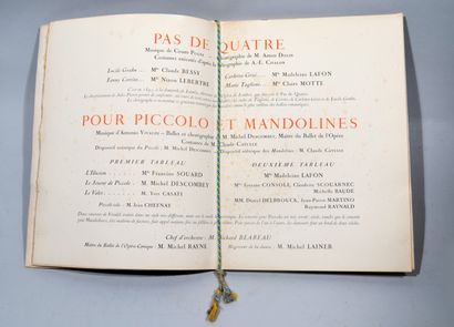 null PROGRAMME annoncant et présentant la "Soirée offerte au Théâtre Louis XV par...
