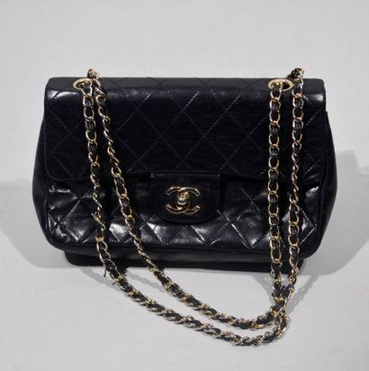null CHANEL - "Timeless" bag - "Timeless" bag - Circa 1989/1991 Black quilted leather

Gold...