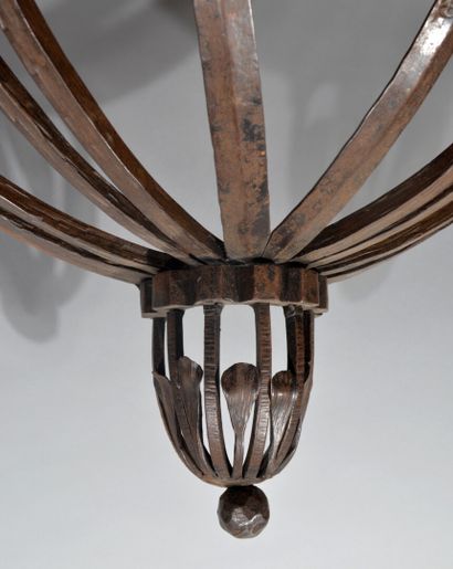 null In the taste of Edgar BRANDT

Half-moon sconce console in patinated wrought...