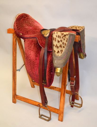 null Senior officer's SADDLE entirely covered with embroidered red velvet with leather...