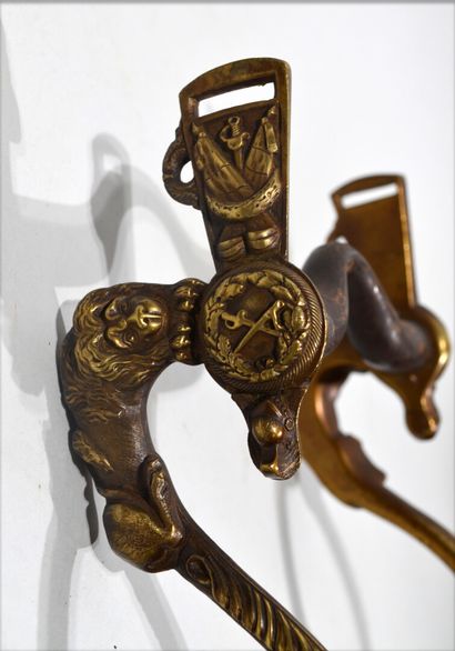 null Officer's bridle bit, in chased and gilded bronze. The bronze bosses decorated...