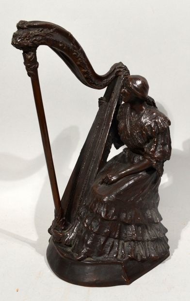 null Émile René LAFONT (1853-1916)

"La harpiste"

Bronze à patine brune signée,...