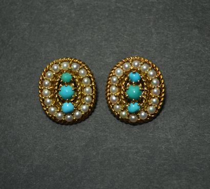 null Pair of ear CLIPS in 18 K yellow gold (750/oo) decorated with three turquoise...