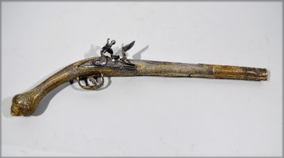 null Beautiful Ottoman flintlock pistol. 

Round barrel with band on the top signed...