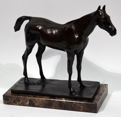 null After Edgar DEGAS 

"Horse at a standstill".

Bronze reproduction with brown...