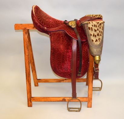 null Senior officer's SADDLE entirely covered with embroidered red velvet with leather...