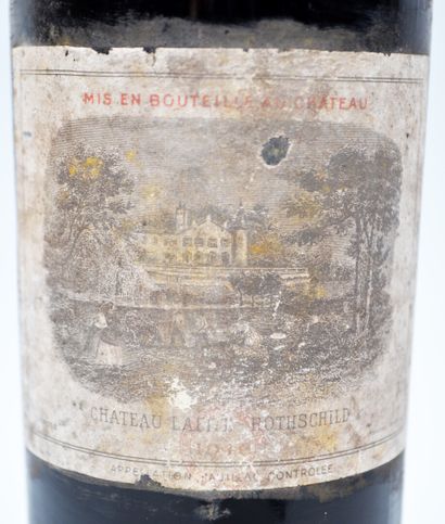 null 1 Bottle of CHATEAU LAFITE ROTHSCHILD 1940

Stained label

Damaged cap

Shoulder...