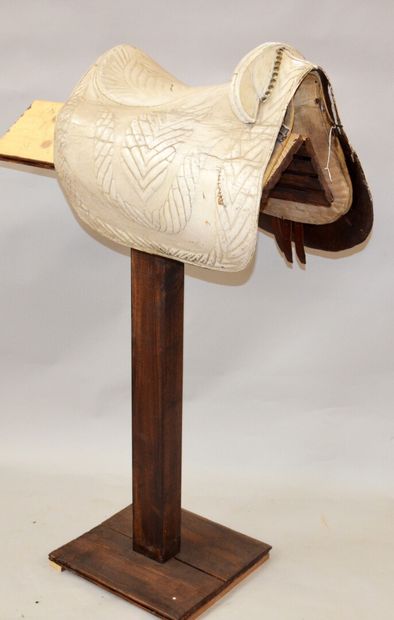 null RASE SADDLE in cream lacquered leather with light relief decoration of stylized...