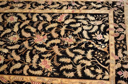 null IRAN, Ghoum

Hand-knotted silk carpet with floral decoration in a rectangular...