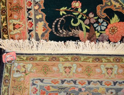 null IRAN

Hand-knotted woolen TENTURE decorated with Christ gathering his sheep...