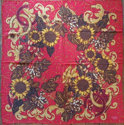null CHANEL PARIS

Silk twill square with sunflowers on a red background

Signed

90...