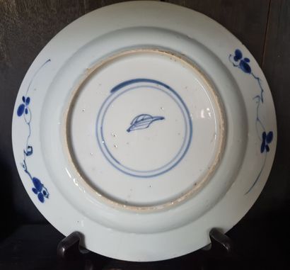 null COMPAGNIE DES INDES

Suite de huit ASSIETTES rondes en porcelaine à décor en...