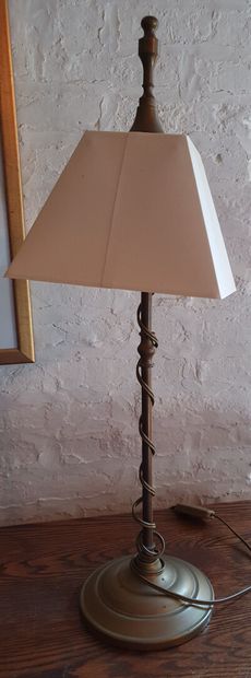 null Table lamp in turned yellow copper with fretted shade of quadrangular shape

20th...
