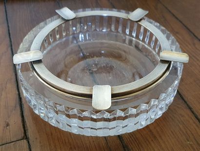null Large Pressed moulded crystal ASHTRAY, the removable silver (925/oo) setting...