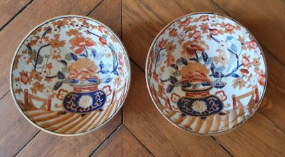 null Pair of porcelain BOWLS with IMARI decoration of birds on pots containing peony...