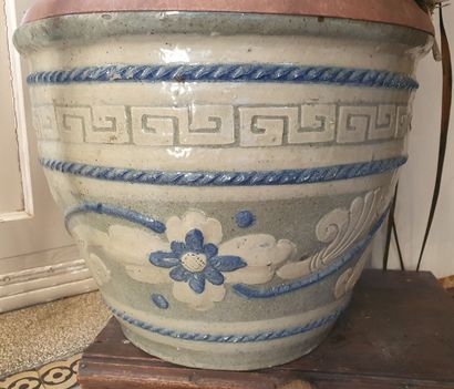 null Varnished earthenware CACHE-POT with blue flowers on a grey background

20th...