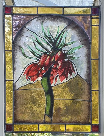 null Polychrome glass window set with lead decorated with a branch of red amaryllis

Art...
