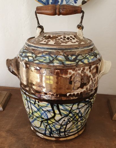 null Niete SOER (XXth) - Abcoude

Covered earthenware pot with glazed decoration...