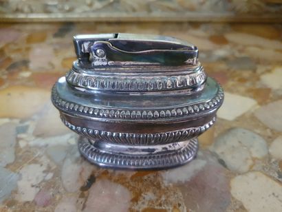 null RONSON silver plated BRIQUET "Queen Anne" model 

Numbered 850882

ENGLAND,...