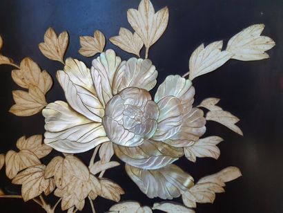 null Two leaves screen in exotic wood decorated with armfuls of flowers in bone and...