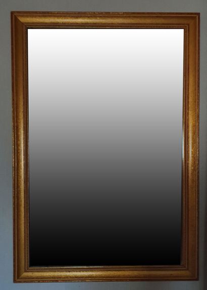 null Gilded lacquered wood frame mirror

Louis XVI style - 20th century 

69 x 46...
