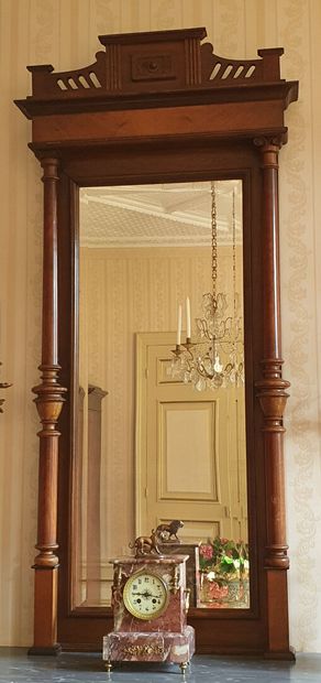 null Bevelled CHIMNEY MIRROR, the frame in mahogany and mahogany veneer, the uprights...